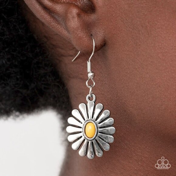 Paparazzi Jewelry Accessories - Delectably Daisy - Yellow Earrings - Vintage - Picture 3 of 4